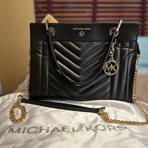 Michael Kors bag - Picture 1 of 2